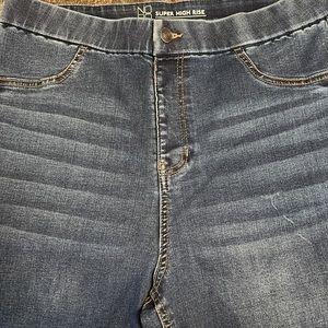 CLOSET CLEAR-OUT No Boundaries Super High Rise